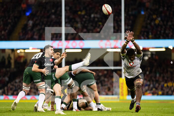 2021-11-14 - Tomos Williams of Wales clears his line during the Autumn Nations Series 2021, rugby union test match between Wales and Fiji on November 14, 2021 at Principality Stadium in Cardiff, Wales - TEST MATCH 2021 - WALES VS FIJI - AUTUMN NATIONS SERIES - RUGBY