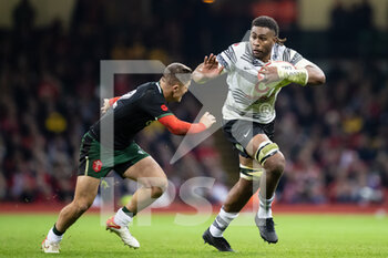 2021-11-14 - Viliame Mata of Fiji under pressure from Callum Sheedy of Wales during the Autumn Nations Series 2021, rugby union test match between Wales and Fiji on November 14, 2021 at Principality Stadium in Cardiff, Wales - TEST MATCH 2021 - WALES VS FIJI - AUTUMN NATIONS SERIES - RUGBY