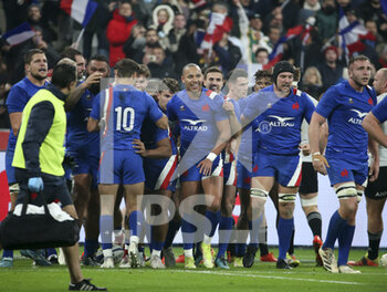 2021-11-20 - Gael Fickou of France and teammates celebrate a try during the Autumn Nations Series 2021, rugby union test match between France and New Zealand (All Blacks) on November 20, 2021 at Stade de France in Saint-Denis near Paris, France - FRANCE VS NEW ZEALAND (ALL BLACKS) - AUTUMN NATIONS SERIES - RUGBY