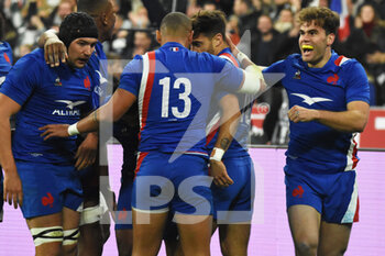 2021-11-20 - France team players celebrate during the Autumn Nations Series 2021, rugby union test match between France and New Zealand on November 20, 2021 at Stade de France in Saint-Denis, France - FRANCE VS NEW ZEALAND (ALL BLACKS) - AUTUMN NATIONS SERIES - RUGBY