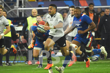 2021-11-20 - Rieko Ioane (NZ) runs with the ball during the Autumn Nations Series 2021, rugby union test match between France and New Zealand on November 20, 2021 at Stade de France in Saint-Denis, France - FRANCE VS NEW ZEALAND (ALL BLACKS) - AUTUMN NATIONS SERIES - RUGBY