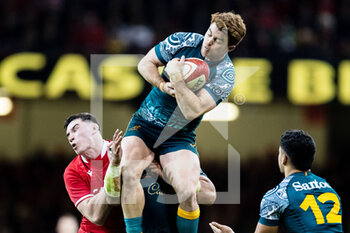 2021-11-20 - Andrew Kellaway of Australia claims the high ball during the Autumn Nations Series 2021, rugby union test match between Wales and Australia on November 20, 2021 at the Principality Stadium in Cardiff, Wales - TEST MATCH 2021 - WALES VS AUSTRALIA - AUTUMN NATIONS SERIES - RUGBY