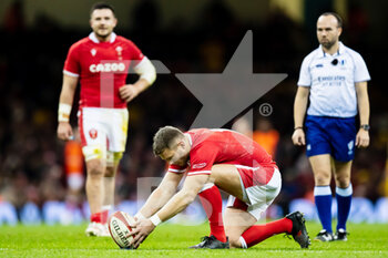 2021-11-20 - Dan Biggar of Wales during the Autumn Nations Series 2021, rugby union test match between Wales and Australia on November 20, 2021 at the Principality Stadium in Cardiff, Wales - TEST MATCH 2021 - WALES VS AUSTRALIA - AUTUMN NATIONS SERIES - RUGBY