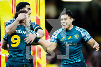 2021-11-20 - Nic White of Australia celebrates scoring his sides second try during the Autumn Nations Series 2021, rugby union test match between Wales and Australia on November 20, 2021 at the Principality Stadium in Cardiff, Wales - TEST MATCH 2021 - WALES VS AUSTRALIA - AUTUMN NATIONS SERIES - RUGBY