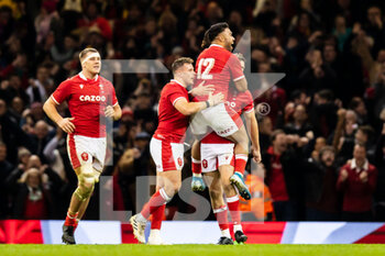2021-11-20 - Wales celebrate the win over Australia during the Autumn Nations Series 2021, rugby union test match between Wales and Australia on November 20, 2021 at the Principality Stadium in Cardiff, Wales - TEST MATCH 2021 - WALES VS AUSTRALIA - AUTUMN NATIONS SERIES - RUGBY