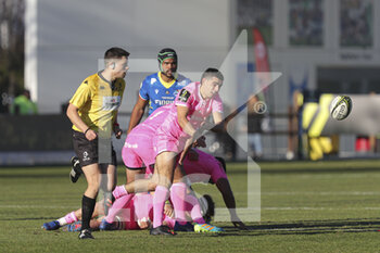 2021-12-11 - Kerman Aurrekoetxea (Biarritz) with a pass - ZEBRE RUGBY CLUB VS BIARRITZ OLYMPIQUE - CHALLENGE CUP - RUGBY