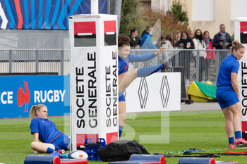 2021-11-06 - Coco Lindelauf and Caroline Drouin of France warm up before the Women's Autumn Internationals rugby union match between France and South Africa on November 6, 2021 at La Rabine stadium in Vannes, France - WOMEN'S TEST MATCH FRANCE VS SOUTH AFRICA - TEST MATCH - RUGBY