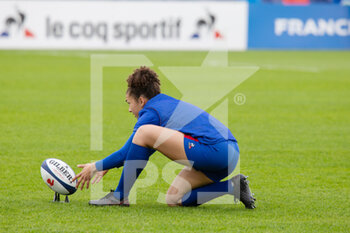 2021-11-06 - Caroline Drouin of France warms up before the Women's Autumn Internationals rugby union match between France and South Africa on November 6, 2021 at La Rabine stadium in Vannes, France - WOMEN'S TEST MATCH FRANCE VS SOUTH AFRICA - TEST MATCH - RUGBY