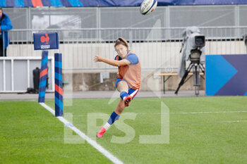 2021-11-06 - Alexandra Chambon of France warms up before the Women's Autumn Internationals rugby union match between France and South Africa on November 6, 2021 at La Rabine stadium in Vannes, France - WOMEN'S TEST MATCH FRANCE VS SOUTH AFRICA - TEST MATCH - RUGBY