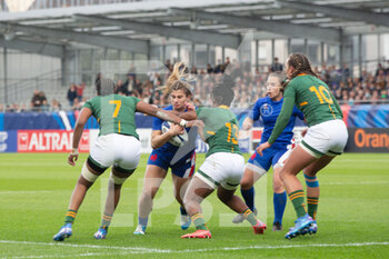2021-11-06 - Axelle Berthoumieu of France and Sinazo Mcatshulwa (7), Zintle Mpupha (13), Libbie Janse Van Rensburg (10) of South Africa during the Women's Autumn Internationals rugby union match between France and South Africa on November 6, 2021 at La Rabine stadium in Vannes, France - WOMEN'S TEST MATCH FRANCE VS SOUTH AFRICA - TEST MATCH - RUGBY