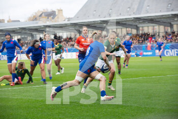 2021-11-06 - Emeline Gros of France scores a try, Eloise Webb of South Africa during the Women's Autumn Internationals rugby union match between France and South Africa on November 6, 2021 at La Rabine stadium in Vannes, France - WOMEN'S TEST MATCH FRANCE VS SOUTH AFRICA - TEST MATCH - RUGBY