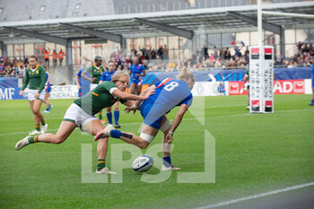 2021-11-06 - Emeline Gros of France scores a try, Eloise Webb of South Africa during the Women's Autumn Internationals rugby union match between France and South Africa on November 6, 2021 at La Rabine stadium in Vannes, France - WOMEN'S TEST MATCH FRANCE VS SOUTH AFRICA - TEST MATCH - RUGBY