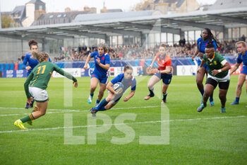 2021-11-06 - Laure Sansus of France scores a try during the Women's Autumn Internationals rugby union match between France and South Africa on November 6, 2021 at La Rabine stadium in Vannes, France - WOMEN'S TEST MATCH FRANCE VS SOUTH AFRICA - TEST MATCH - RUGBY