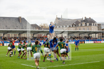 2021-11-06 - Line out for Axelle Berthoumieu of France during the Women's Autumn Internationals rugby union match between France and South Africa on November 6, 2021 at La Rabine stadium in Vannes, France - WOMEN'S TEST MATCH FRANCE VS SOUTH AFRICA - TEST MATCH - RUGBY