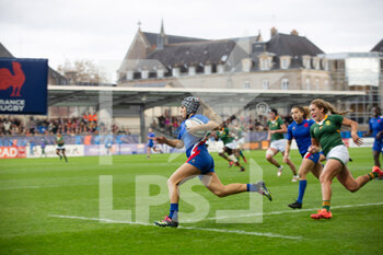 2021-11-06 - Laure Touye of France scores a try during the Women's Autumn Internationals rugby union match between France and South Africa on November 6, 2021 at La Rabine stadium in Vannes, France - WOMEN'S TEST MATCH FRANCE VS SOUTH AFRICA - TEST MATCH - RUGBY
