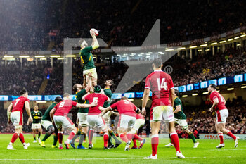 2021-11-06 - Lood de Jager of South Africa claims the lineout during the Autumn Nations Series 2021, rugby union test match between Wales and South Africa on November 6, 2021 at Principality Stadium in Cardiff, Wales - WALES VS SOUTH AFRICA - TEST MATCH - RUGBY