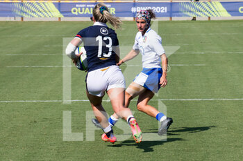 2021-09-13 - Hannah Smith (Scotland) is tackled by Michela Sillari (Italy) - RUGBY WOMEN'S WORLD CUP 2022 QUALIFICATION - ITALY VS SCOTLAND - WORLD CUP - RUGBY