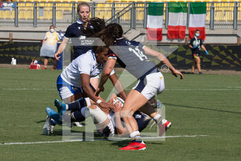 2021-09-13 - player of Scotland is tackled by Giada Franco (Italy) - RUGBY WOMEN'S WORLD CUP 2022 QUALIFICATION - ITALY VS SCOTLAND - WORLD CUP - RUGBY