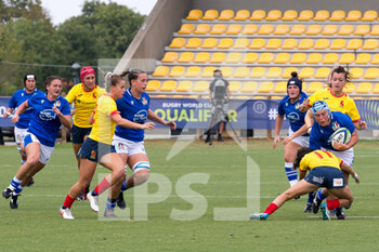 2021-09-25 - Gaia Maris (Italy) is tackled by Iera Echebaria Fernandez (Spain) - RUGBY WOMEN'S WORLD CUP 2022 QUALIFICATION - ITALY VS SPAIN - WORLD CUP - RUGBY