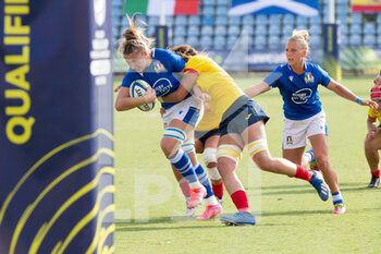 2021-09-25 - Francesca Sgorbini (Italy) is tackled by spanish players - RUGBY WOMEN'S WORLD CUP 2022 QUALIFICATION - ITALY VS SPAIN - WORLD CUP - RUGBY