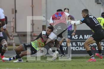 2021-09-24 - Pierre Bruno (Zebre) tackles Jamba Ulengo (Lions) - ZEBRE RUGBY CLUB VS EMIRATES LIONS - UNITED RUGBY CHAMPIONSHIP - RUGBY