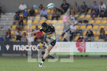 2021-09-24 - Carlo Canna (Zebre) with the starting kick - ZEBRE RUGBY CLUB VS EMIRATES LIONS - UNITED RUGBY CHAMPIONSHIP - RUGBY