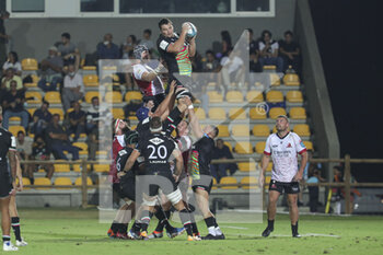 2021-09-24 - David Sisi (Zebre) gets the ball in touch - ZEBRE RUGBY CLUB VS EMIRATES LIONS - UNITED RUGBY CHAMPIONSHIP - RUGBY