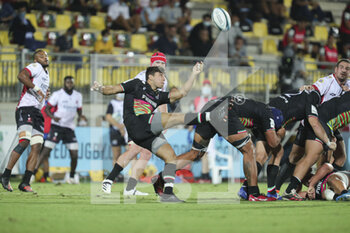 2021-09-24 - Alessandro Fusco (Zebre) kicks the ball in touch - ZEBRE RUGBY CLUB VS EMIRATES LIONS - UNITED RUGBY CHAMPIONSHIP - RUGBY