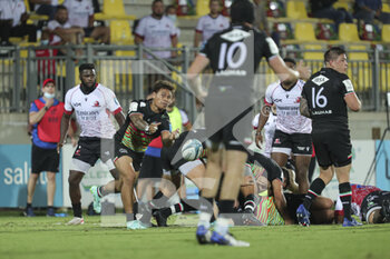 2021-09-24 - Junior Laloifi (Zebre) passes the ball - ZEBRE RUGBY CLUB VS EMIRATES LIONS - UNITED RUGBY CHAMPIONSHIP - RUGBY