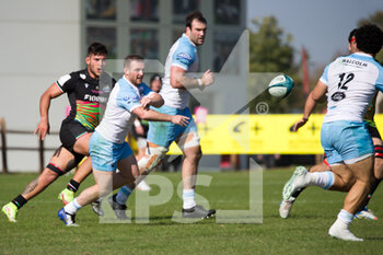 2021-10-16 - Glasgow's player passess the ball - ZEBRE RUGBY CLUB VS GLASGOW WARRIORS - UNITED RUGBY CHAMPIONSHIP - RUGBY