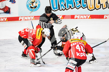 2021-11-13 - 13.11.2021, Krefeld,  Yayla Arena, Deutschland Cup: Germany - Switzerland, #10 Andres Ambühl (Switzerland) against #50 Patrick Hager (Germany) for the face-off

#46 Lino Martschini (Switzerland) - DEUTSCHLAND CUP: GERMANY VS SWITZERLAND - ICE HOCKEY - WINTER SPORTS