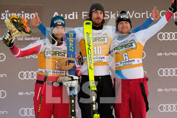 2021-12-18 - The podium of Saslong downhill in Val Gardena - Bryce Bennet (USA) (First) - Otmar Striedinger (AUT) (Second) - Niels Hintermann (SUI) (Third) - 2021 FIS SKI WORLD CUP - MEN'S DOWNHILL - ALPINE SKIING - WINTER SPORTS