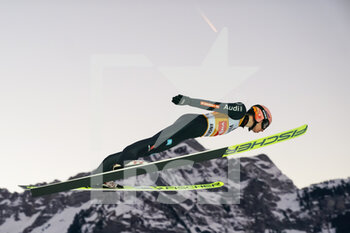 2021-12-18 - 18.12.2021, Engelberg, Gross-Titlis-Schanze, FIS Ski Jumping World Cup Engelberg, Karl Geiger GER jumps from the hill - 2021 FIS SKI JUMPING WORLD CUP - NORDIC SKIING - WINTER SPORTS