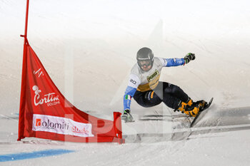 2021-12-18 - Edwin CORATTI ITA - 2021 FIS SNOWBOARD WORLD CUP - MEN'S PARALLEL GIANT SLALOM - SNOWBOARD - WINTER SPORTS