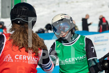 2021-12-18 - Chloe Trespeuch (FRA) and Tess Critchlow (CAN) after the small final - 2021 SBX WORLD CUP  - SNOWBOARD - WINTER SPORTS