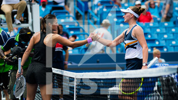 2021-08-16 - Daria Kasatkina of Russia and Barbora Krejcikova of the Czech Republic at the net during the first round of the 2021 Western & Southern Open WTA 1000 tennis tournament on August 16, 2021 at Lindner Family Tennis Center in Cincinnati, USA - Photo Rob Prange / Spain DPPI / DPPI - 2021 WESTERN & SOUTHERN OPEN WTA 1000 TENNIS TOURNAMENT - INTERNATIONALS - TENNIS