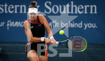 2021-08-16 - Veronika Kudermetova of Russia in action during the first round of the 2021 Western & Southern Open WTA 1000 tennis tournament against Jasmine Paolini of Italy on August 17, 2021 at Lindner Family Tennis Center in Cincinnati, USA - Photo Rob Prange / Spain DPPI / DPPI - 2021 WESTERN & SOUTHERN OPEN WTA 1000 TENNIS TOURNAMENT - INTERNATIONALS - TENNIS