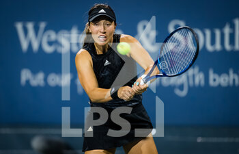 2021-08-16 - Jessica Pegula of the United States in action during the first round of the 2021 Western & Southern Open WTA 1000 tennis tournament against Camila Giorgi of Italy on August 17, 2021 at Lindner Family Tennis Center in Cincinnati, USA - Photo Rob Prange / Spain DPPI / DPPI - 2021 WESTERN & SOUTHERN OPEN WTA 1000 TENNIS TOURNAMENT - INTERNATIONALS - TENNIS
