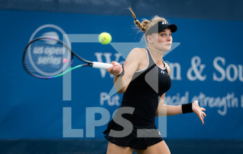 2021-08-18 - Dayana Yastremska of the Ukraine in action during the second round of the 2021 Western & Southern Open WTA 1000 tennis tournament against Barbora Krejcikova of the Czech Republic on August 18, 2021 at Lindner Family Tennis Center in Cincinnati, USA - Photo Rob Prange / Spain DPPI / DPPI - 2021 WESTERN & SOUTHERN OPEN WTA 1000 TENNIS TOURNAMENT - INTERNATIONALS - TENNIS