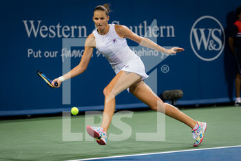 2021-08-18 - Karolina Pliskova of the Czech Republic in action during the second round at the 2021 Western & Southern Open WTA 1000 tennis tournament against Yulia Putintseva of Kazakhstan on August 18, 2021 at Lindner Family Tennis Center in Cincinnati, USA - Photo Rob Prange / Spain DPPI / DPPI - 2021 WESTERN & SOUTHERN OPEN WTA 1000 TENNIS TOURNAMENT - INTERNATIONALS - TENNIS