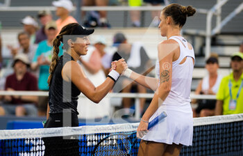 2021-08-19 - Jessica Pegula of the United States & Karolina Pliskova of the Czech Republic after their third round match at the 2021 Western & Southern Open WTA 1000 tennis tournament on August 19, 2021 at Lindner Family Tennis Center in Cincinnati, USA - Photo Rob Prange / Spain DPPI / DPPI - 2021 WESTERN & SOUTHERN OPEN WTA 1000 TENNIS TOURNAMENT - INTERNATIONALS - TENNIS