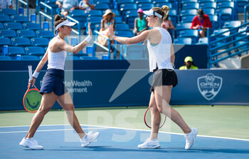 2021-08-20 - Gabriela Dabrowski of Canada & Luisa Stefani of Brazil in action during the doubles semi-final of the 2021 Western & Southern Open WTA 1000 tennis tournament on August 20, 2021 at Lindner Family Tennis Center in Cincinnati, USA - Photo Rob Prange / Spain DPPI / DPPI - 2021 WESTERN & SOUTHERN OPEN WTA 1000 TENNIS TOURNAMENT - INTERNATIONALS - TENNIS