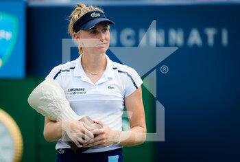 2021-08-22 - Jil Teichmann of Switzerland during the trophy ceremony after the final of the 2021 Western & Southern Open WTA 1000 tennis tournament against Ashleigh Barty of Australia on August 22, 2021 at Lindner Family Tennis Center in Cincinnati, USA - Photo Rob Prange / Spain DPPI / DPPI - 2021 WESTERN & SOUTHERN OPEN WTA 1000 TENNIS TOURNAMENT - INTERNATIONALS - TENNIS