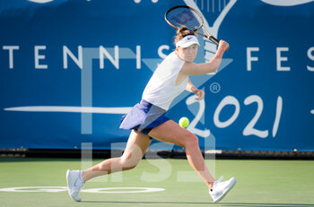 2021-08-23 - Elina Svitolina of the Ukraine in action during the first round of the 2021 WTA Chicago Womens Open WTA 250 tennis tournament against Clara Burel of France on August 23, 2021 in Chicago, United States - Photo Rob Prange / Spain DPPI / DPPI - 2021 WTA CHICAGO WOMENS OPEN, WTA 250 TENNIS TOURNAMENT - INTERNATIONALS - TENNIS