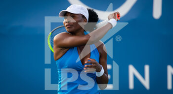 2021-08-23 - Venus Williams of the United States in action during the first round of the 2021 WTA Chicago Womens Open WTA 250 tennis tournament against Su-Wei Hsieh of Chinese Taipeh on August 23, 2021 in Chicago, United States - Photo Rob Prange / Spain DPPI / DPPI - 2021 WTA CHICAGO WOMENS OPEN, WTA 250 TENNIS TOURNAMENT - INTERNATIONALS - TENNIS