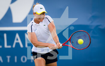 2021-08-24 - Fiona Ferro of France in action during the second round at the 2021 WTA Chicago Womens Open WTA 250 tennis tournament against Elina Svitolina of the Ukraine on August 25, 2021 in Chicago, United States - Photo Rob Prange / Spain DPPI / DPPI - 2021 WTA CHICAGO WOMENS OPEN WTA 250 TENNIS TOURNAMENT - INTERNATIONALS - TENNIS