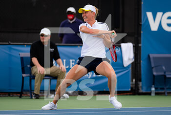 2021-08-24 - Fiona Ferro of France in action during the second round at the 2021 WTA Chicago Womens Open WTA 250 tennis tournament against Elina Svitolina of the Ukraine on August 25, 2021 in Chicago, United States - Photo Rob Prange / Spain DPPI / DPPI - 2021 WTA CHICAGO WOMENS OPEN WTA 250 TENNIS TOURNAMENT - INTERNATIONALS - TENNIS
