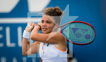 2021-08-24 - Jasmine Paolini of Italy in action during her second-round match at the 2021 WTA Chicago Womens Open WTA 250 tennis tournament against Alize Cornet of France on August 25, 2021 in Chicago, United States - Photo Rob Prange / Spain DPPI / DPPI - 2021 WTA CHICAGO WOMENS OPEN WTA 250 TENNIS TOURNAMENT - INTERNATIONALS - TENNIS