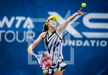 2021-08-24 - Alize Cornet of France in action during her second-round match at the 2021 WTA Chicago Womens Open WTA 250 tennis tournament against Jasmine Paolini of Italy on August 25, 2021 in Chicago, United States - Photo Rob Prange / Spain DPPI / DPPI - 2021 WTA CHICAGO WOMENS OPEN WTA 250 TENNIS TOURNAMENT - INTERNATIONALS - TENNIS