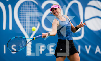 2021-08-25 - Rebecca Peterson of Sweden in action during her second-round match at the 2021 WTA Chicago Womens Open WTA 250 tennis tournament against Viktorija Golubic of Switzeland on August 25, 2021 in Chicago, United States - Photo Rob Prange / Spain DPPI / DPPI - 2021 WTA CHICAGO WOMENS OPEN WTA 250 TENNIS TOURNAMENT  - INTERNATIONALS - TENNIS